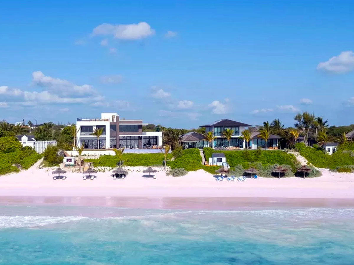 The marvelous Pink Sand Beach in Harbour Island Bahamas